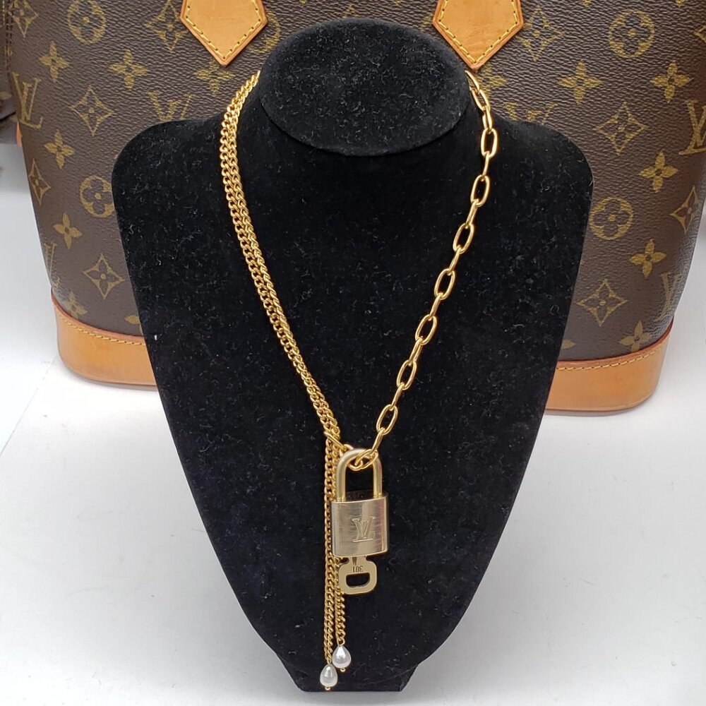 Authentic Louis Vuitton Lock & Key w/ Unbranded Gold Plated Gold Chain Necklace